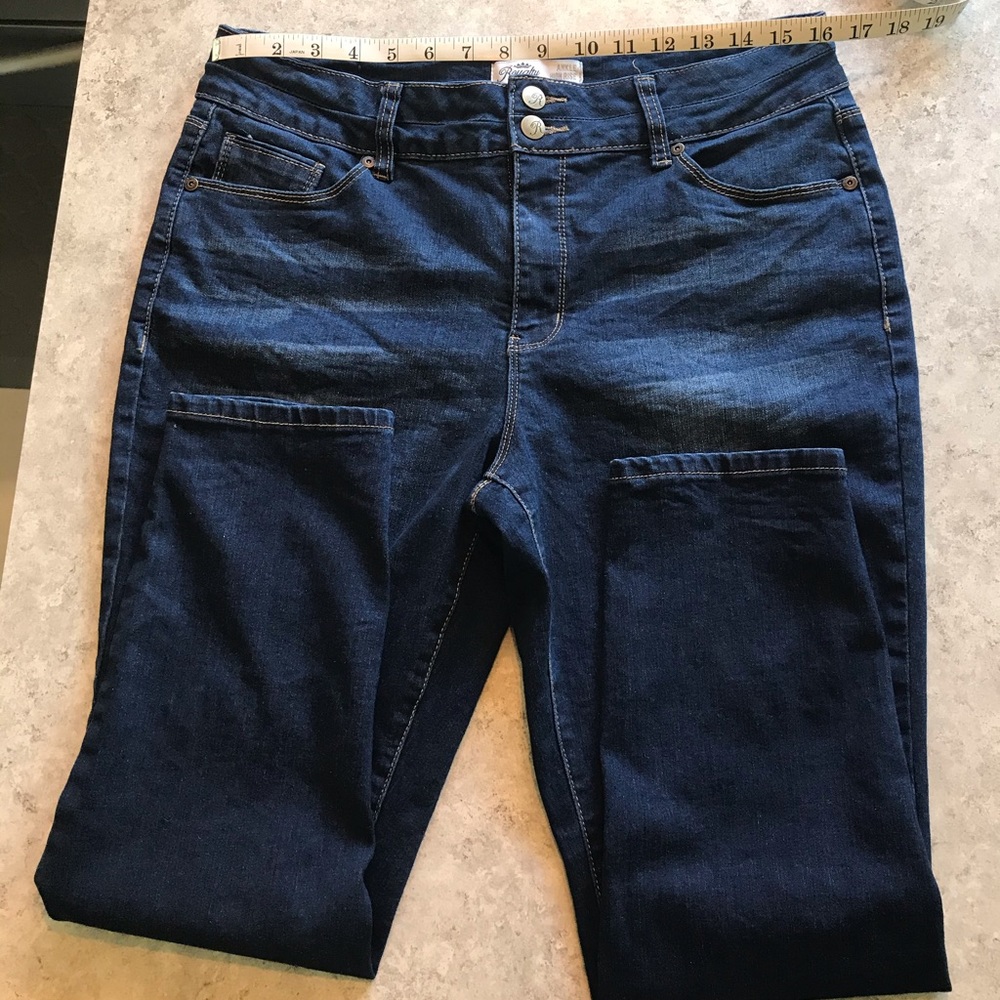 💙 2/$25 Royalty For Me “Hide Your Muffin” Jeans